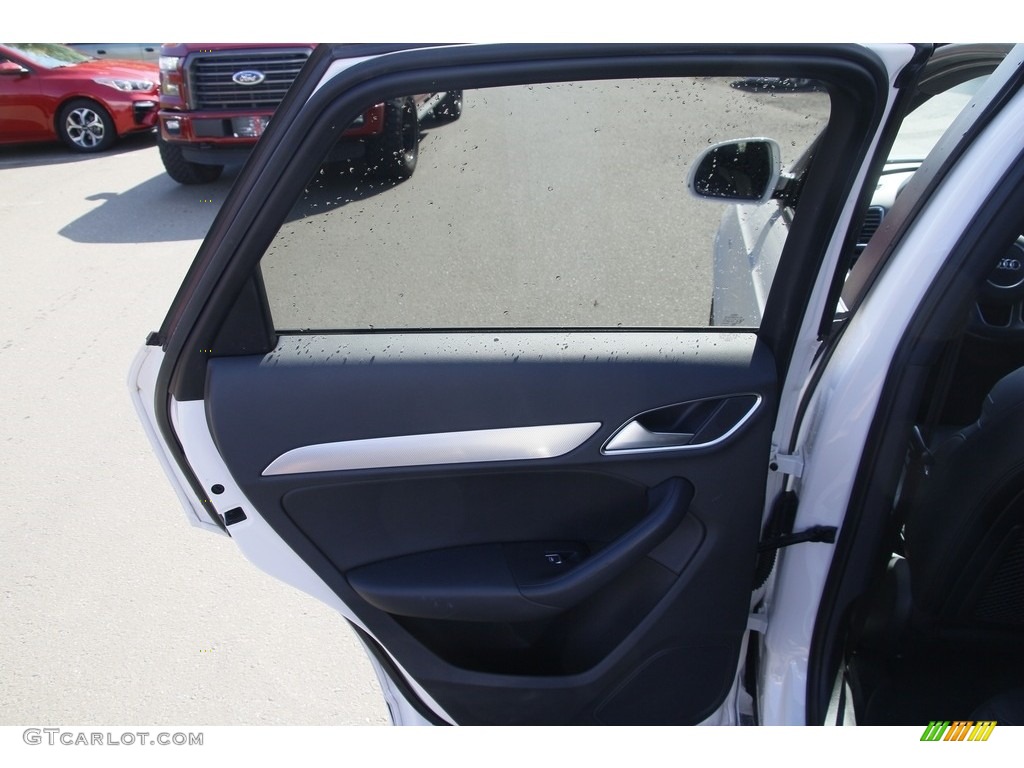2018 Q3 2.0 TFSI Premium - Cortina White / Black photo #12