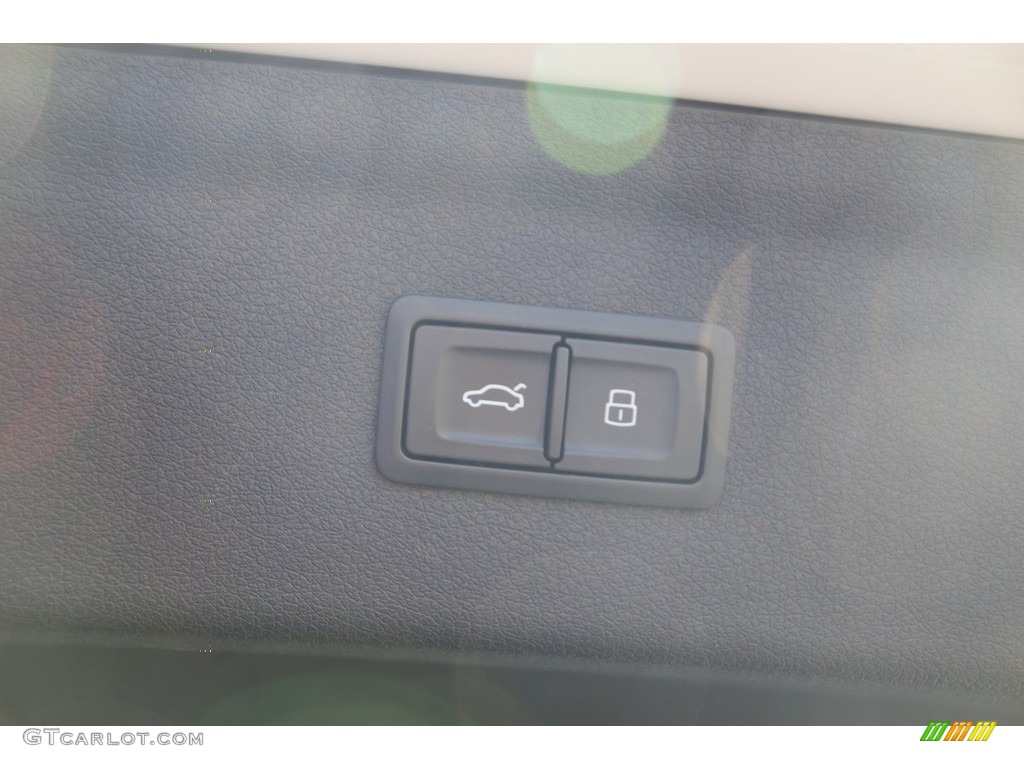 2018 Q3 2.0 TFSI Premium - Cortina White / Black photo #15