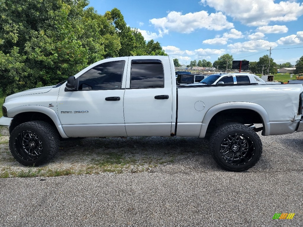 2003 Ram 3500 SLT Quad Cab 4x4 - Bright White / Dark Slate Gray photo #21