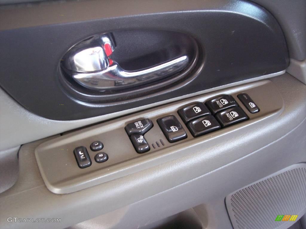 2004 Envoy XUV SLT 4x4 - Magnetic Red Metallic / Dark Pewter photo #48