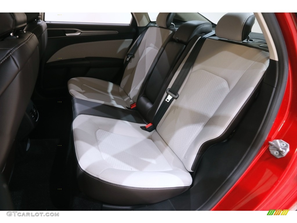 2020 Fusion SE - Rapid Red / Light Putty photo #21