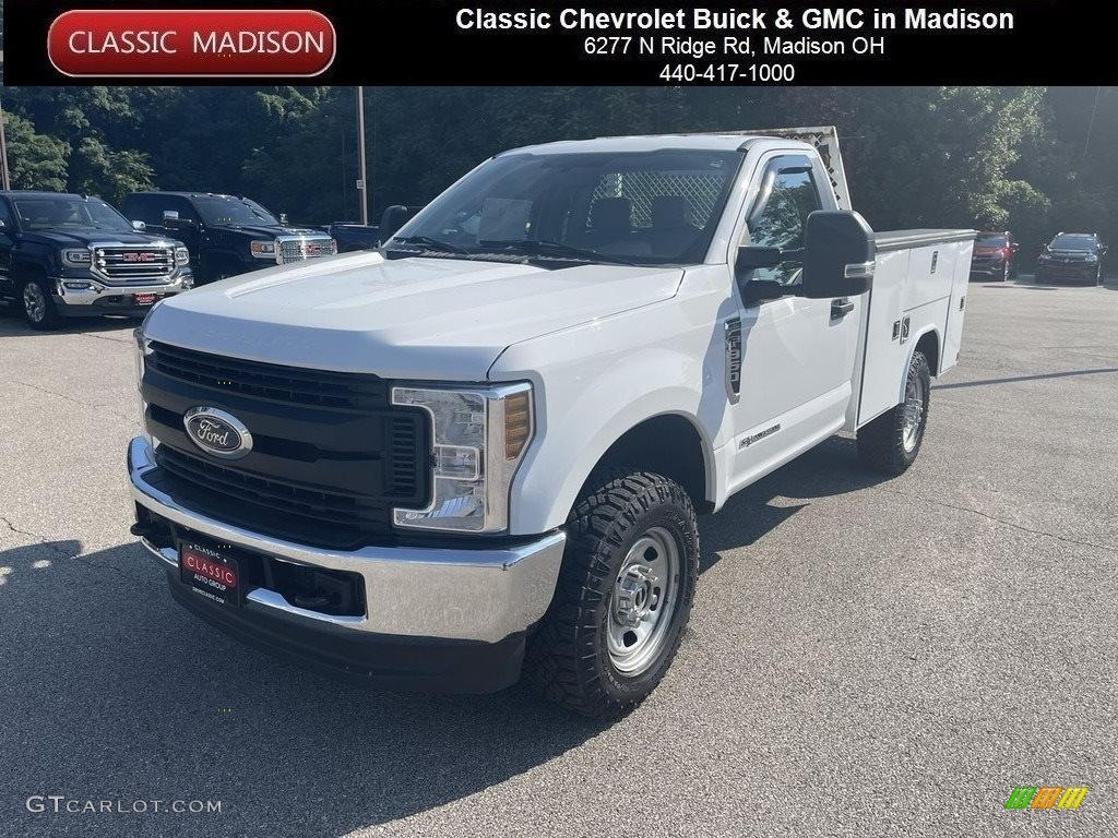 2018 F350 Super Duty XL Regular Cab 4x4 Chassis - Oxford White / Earth Gray photo #1