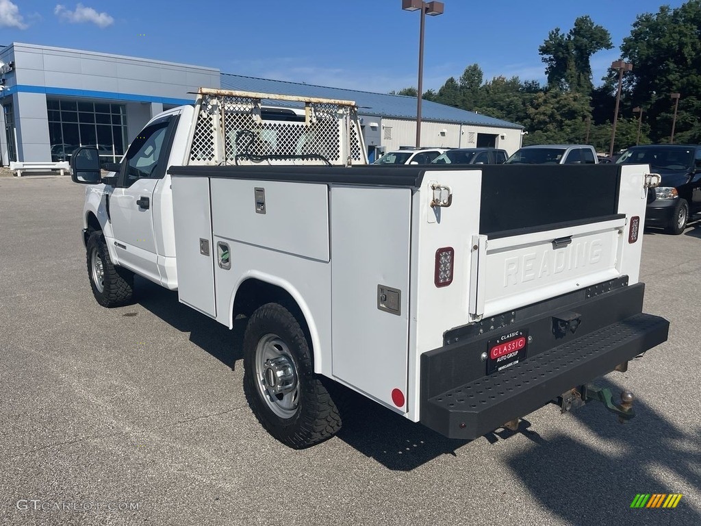2018 F350 Super Duty XL Regular Cab 4x4 Chassis - Oxford White / Earth Gray photo #2