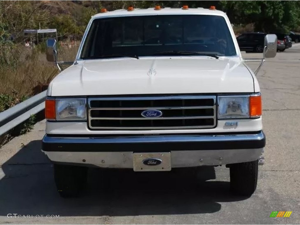 Colonial White 1989 Ford F350 XLT Lariat Crew Cab Exterior Photo #144769107
