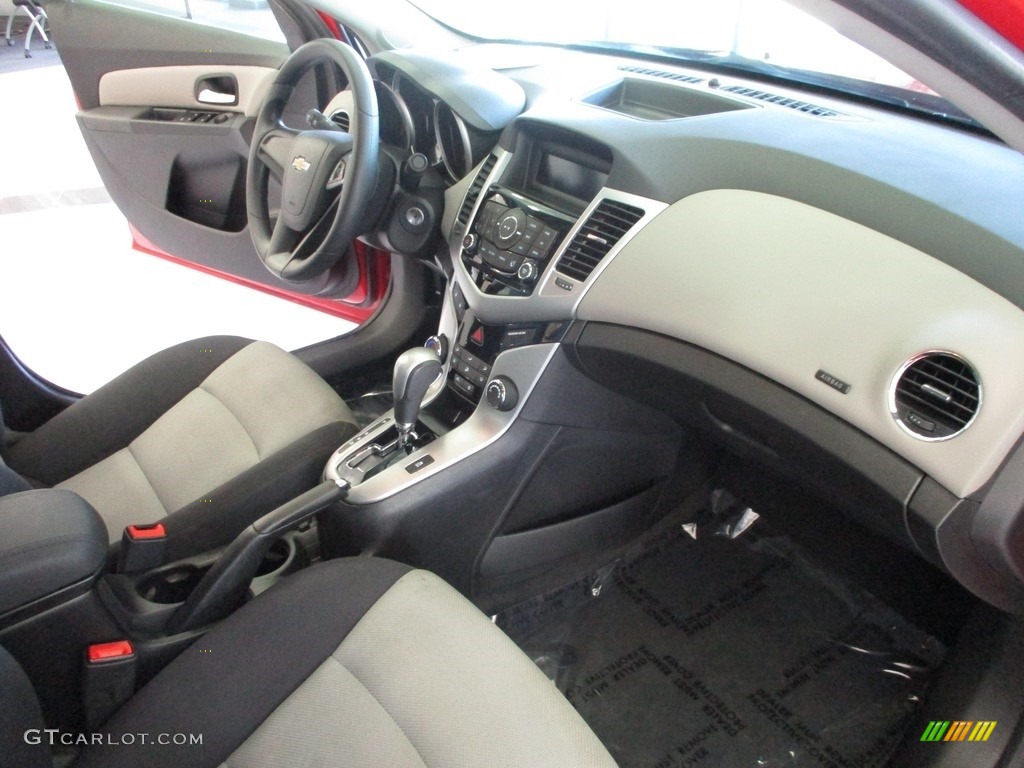 2014 Cruze LS - Red Hot / Jet Black/Medium Titanium photo #15