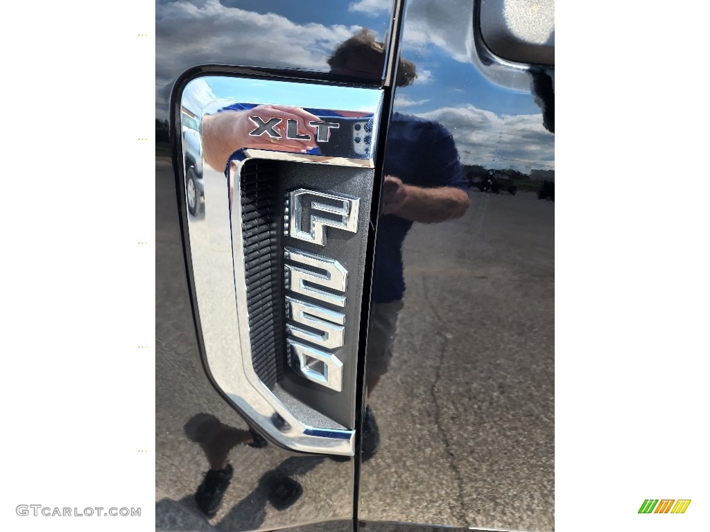 2017 F250 Super Duty XLT Crew Cab 4x4 - Shadow Black / Medium Earth Gray photo #9