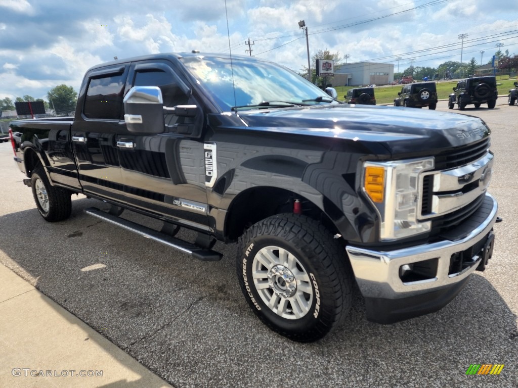 2017 F250 Super Duty XLT Crew Cab 4x4 - Shadow Black / Medium Earth Gray photo #34
