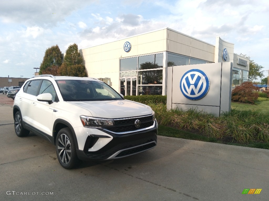 Pure White 2022 Volkswagen Taos SE 4Motion Exterior Photo #144782330