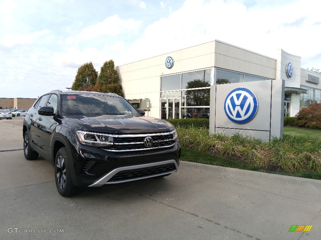 2023 Atlas Cross Sport SE 4Motion - Deep Black Pearl / Titan Black photo #1