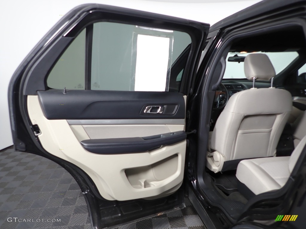 2018 Explorer 4WD - Shadow Black / Medium Stone photo #23