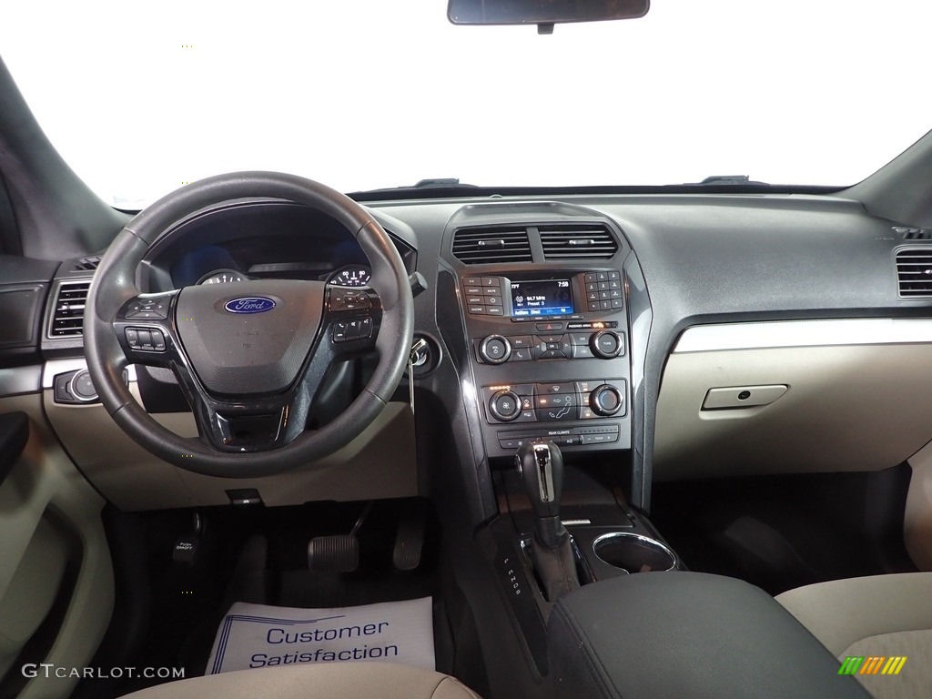 2018 Explorer 4WD - Shadow Black / Medium Stone photo #25