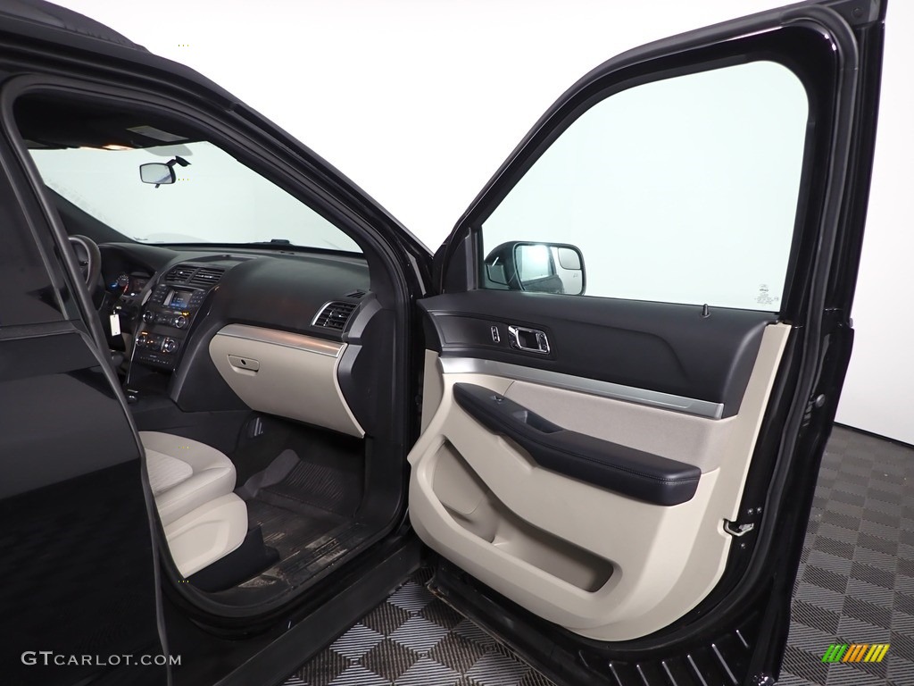 2018 Explorer 4WD - Shadow Black / Medium Stone photo #28