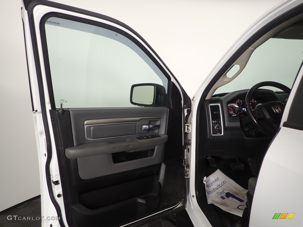 2016 Ram 1500 Big Horn Crew Cab 4x4 Black/Diesel Gray Door Panel Photo #144784124