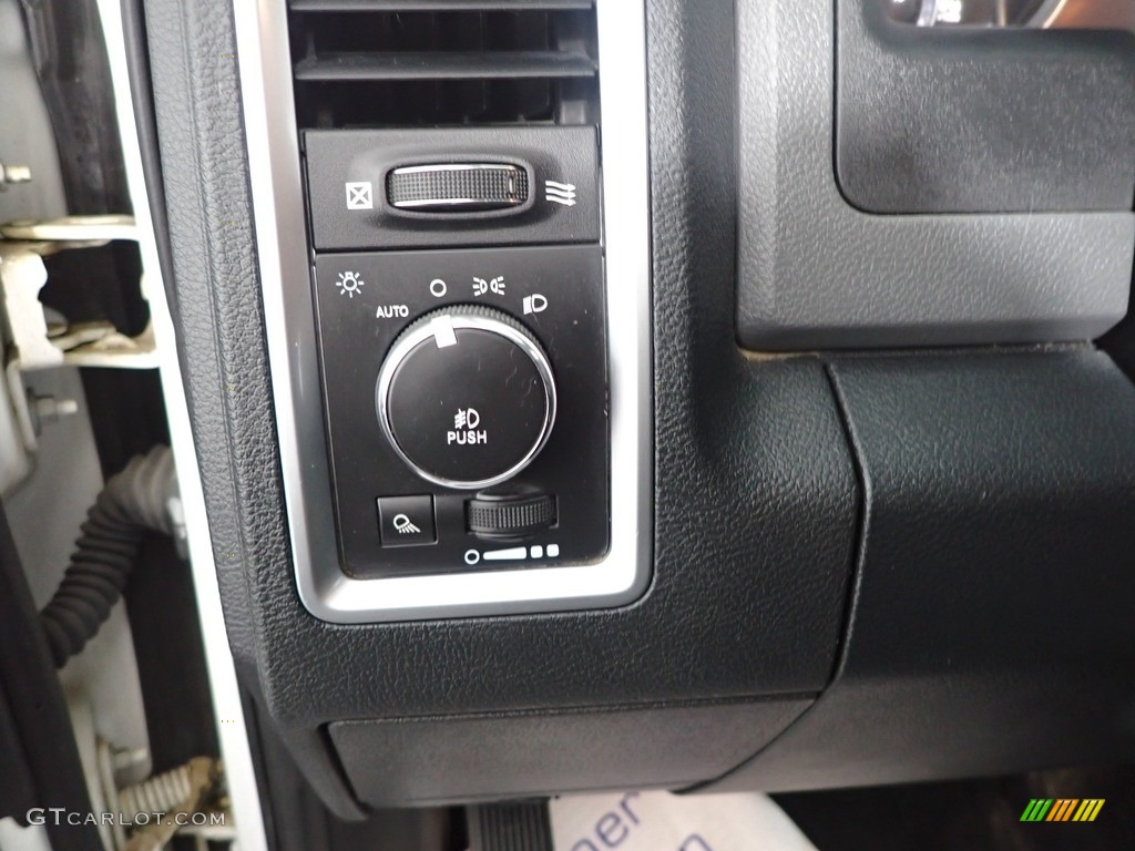 2016 Ram 1500 Big Horn Crew Cab 4x4 Controls Photo #144784205