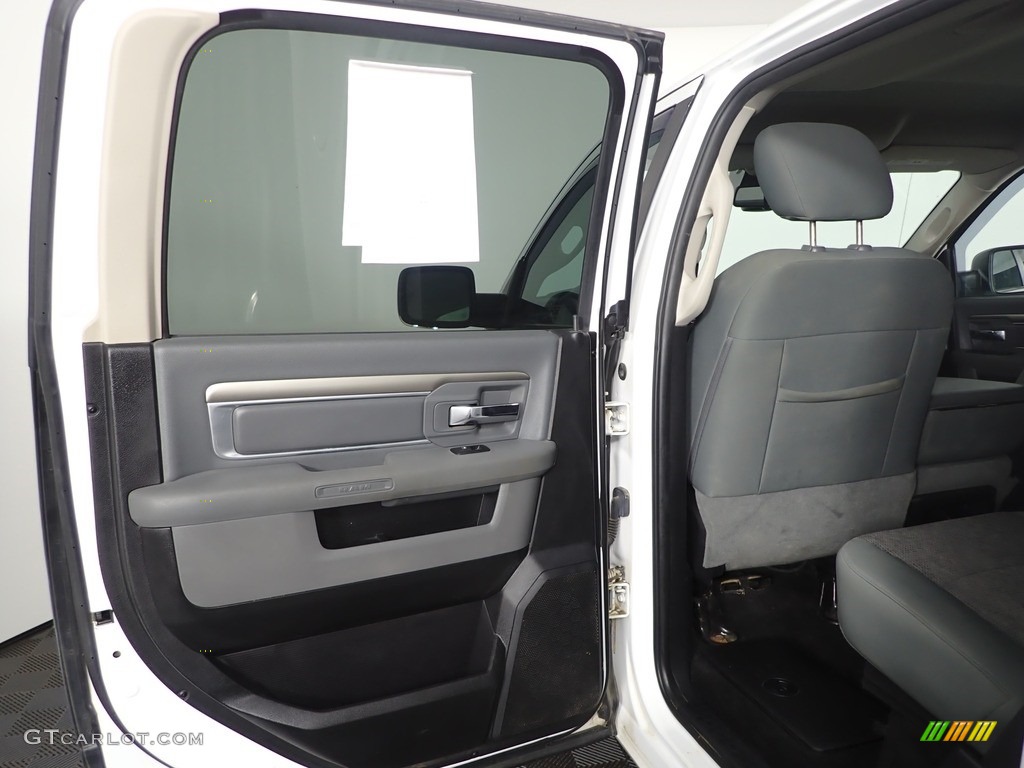 2016 Ram 1500 Big Horn Crew Cab 4x4 Black/Diesel Gray Door Panel Photo #144784355