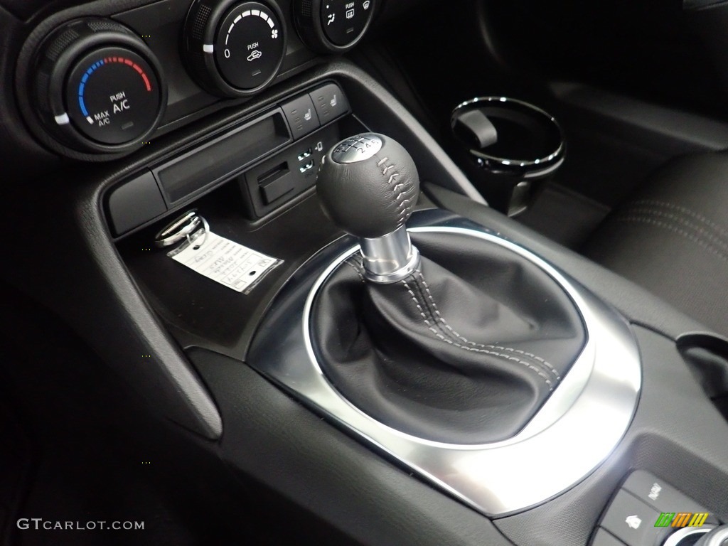 2022 Mazda MX-5 Miata Club Transmission Photos