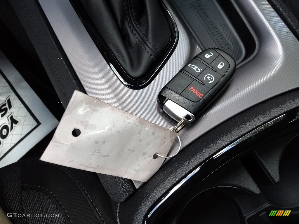 2022 Dodge Charger SXT Blacktop Keys Photos
