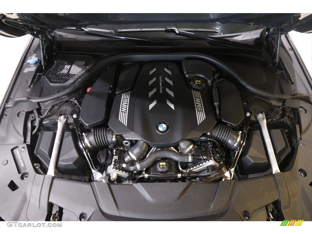 2020 BMW 7 Series 750i xDrive Sedan Engine Photos