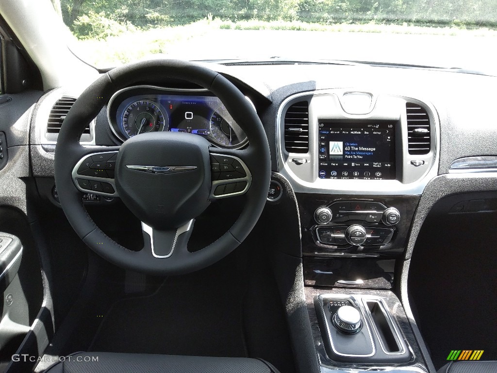 2022 Chrysler 300 Touring L AWD Black Dashboard Photo #144786713