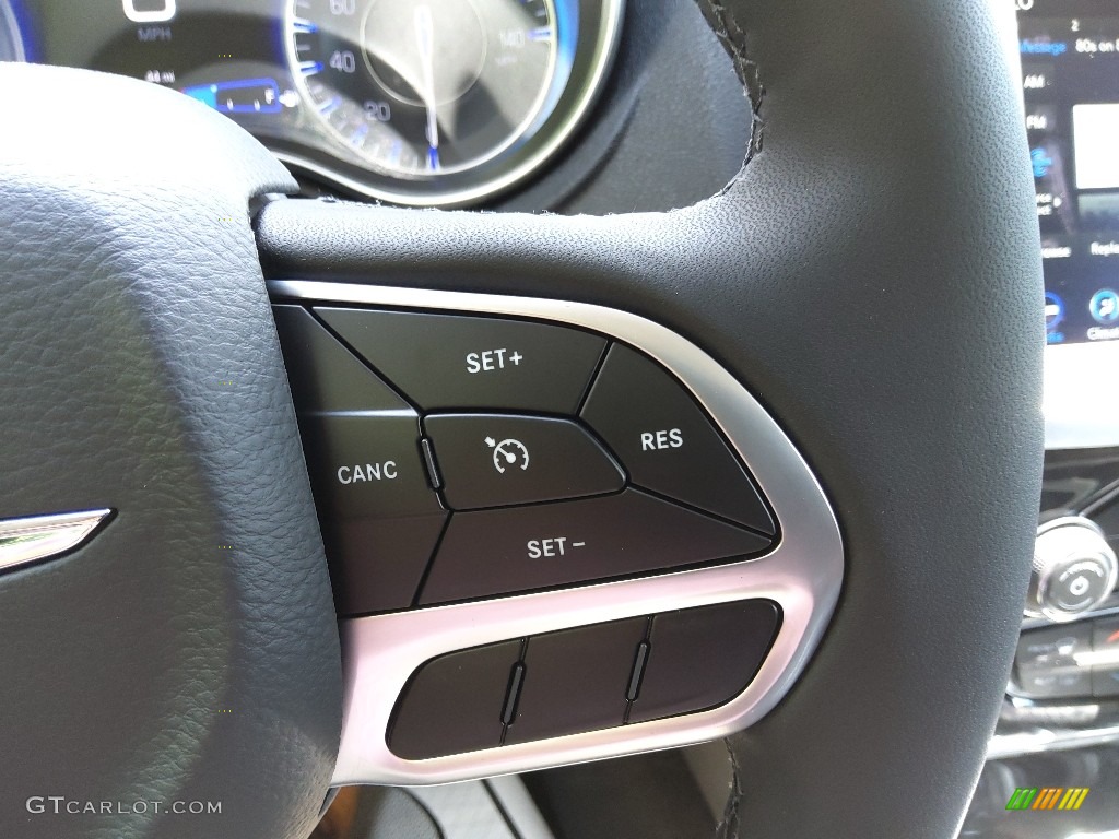 2022 Chrysler 300 Touring L AWD Steering Wheel Photos
