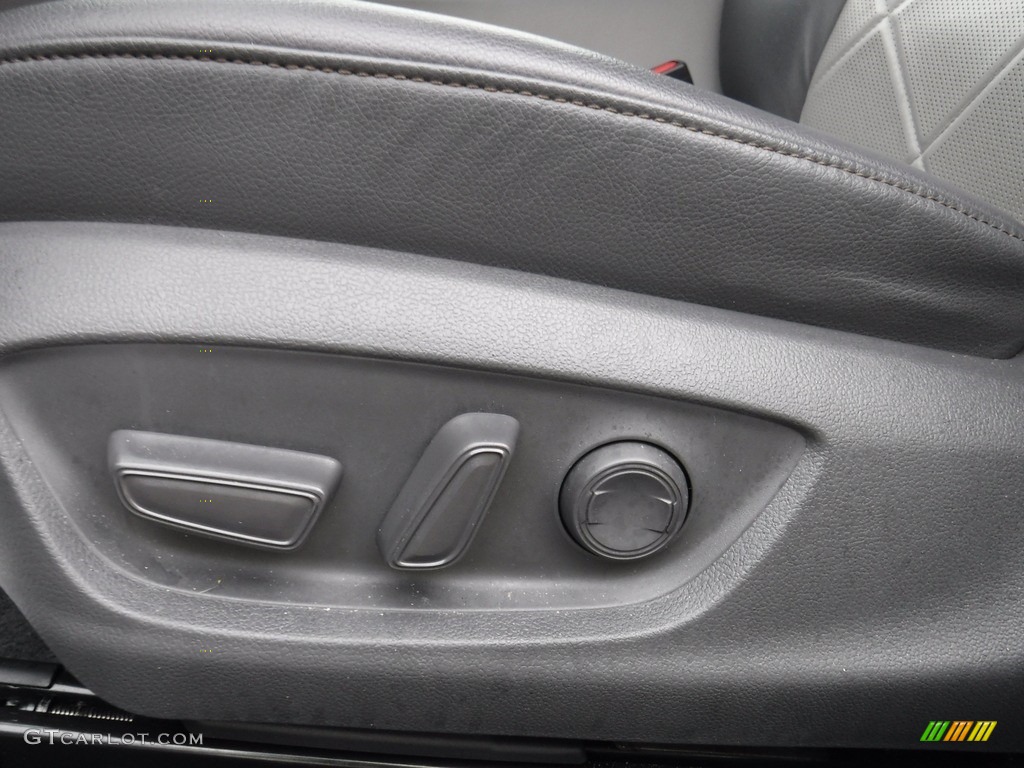 2018 Camry XLE - Predawn Gray Mica / Black photo #19