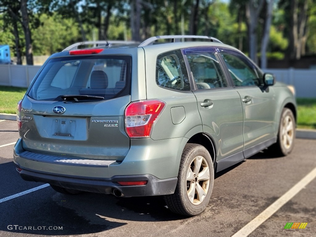 2015 Forester 2.5i - Jasmine Green Metallic / Gray photo #5