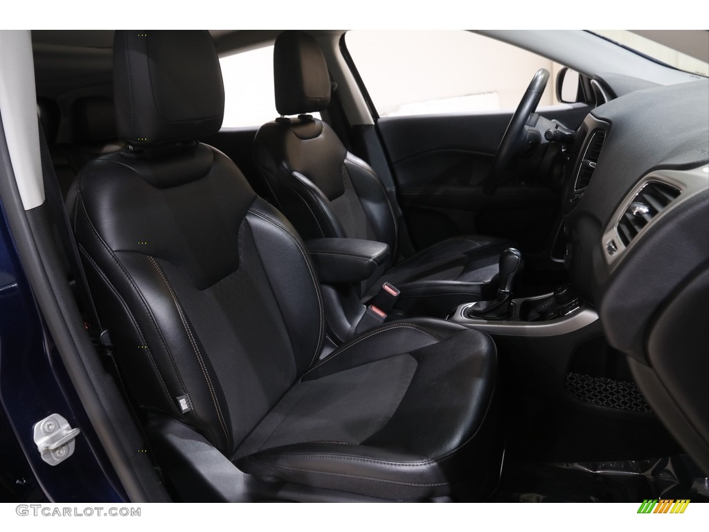 2020 Compass Latitude 4x4 - Jazz Blue Pearl / Black photo #17