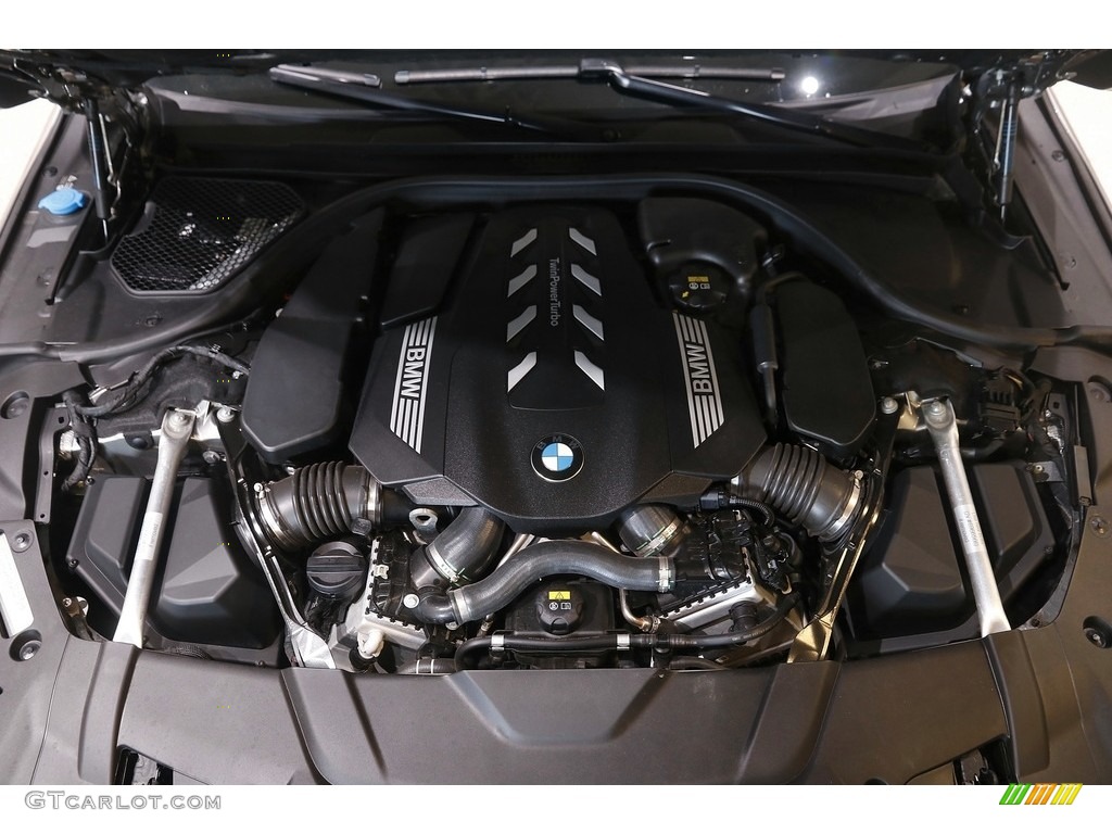 2021 BMW 7 Series 750i xDrive Sedan Engine Photos