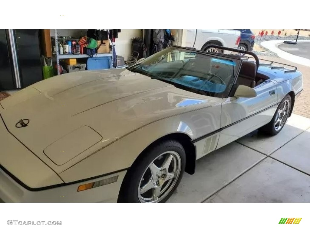 1990 Corvette Convertible - White / Saddle photo #2