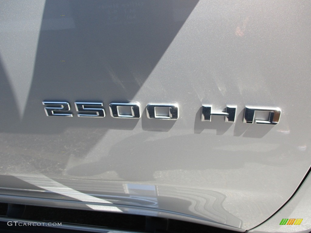 2022 Chevrolet Silverado 2500HD LT Crew Cab 4x4 Marks and Logos Photos