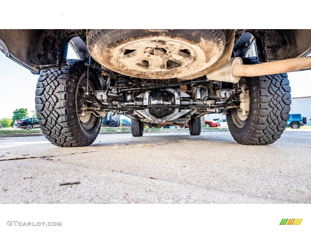 2017 Ram 2500 Tradesman Crew Cab 4x4 Undercarriage Photos