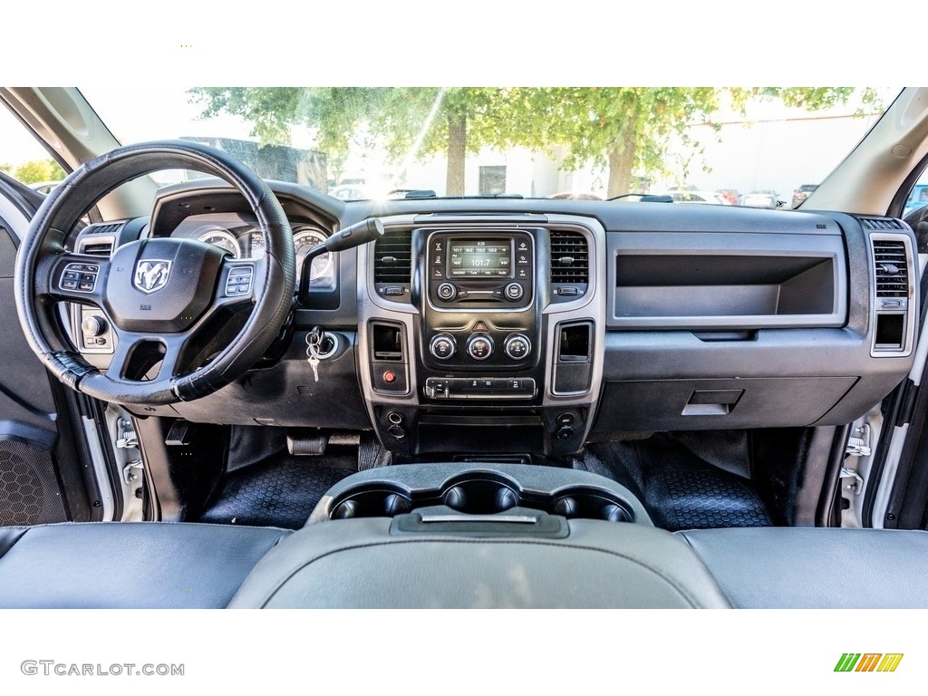 2017 Ram 2500 Tradesman Crew Cab 4x4 Dashboard Photos