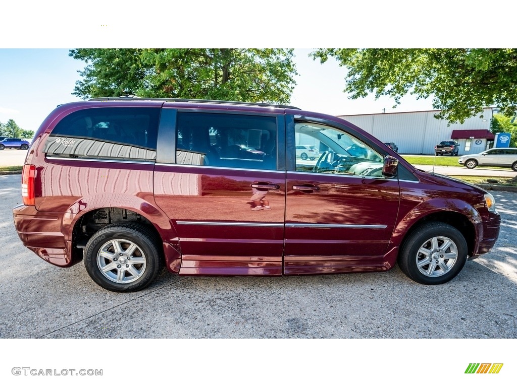 2009 Town & Country Touring - Inferno Red Crystal Pearl / Medium Pebble Beige/Cream photo #3