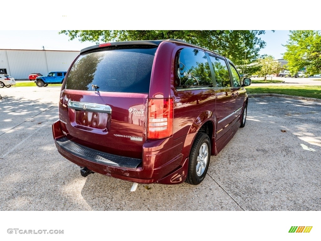 2009 Town & Country Touring - Inferno Red Crystal Pearl / Medium Pebble Beige/Cream photo #4