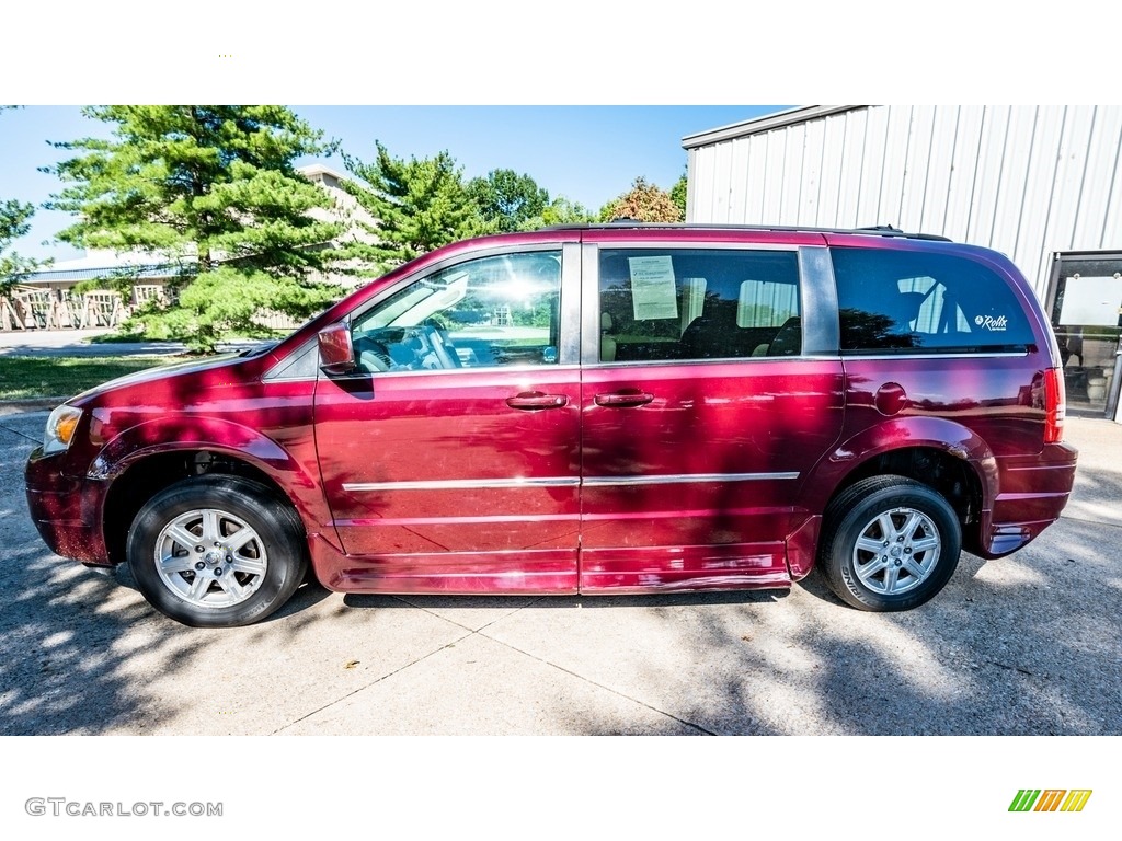2009 Town & Country Touring - Inferno Red Crystal Pearl / Medium Pebble Beige/Cream photo #7