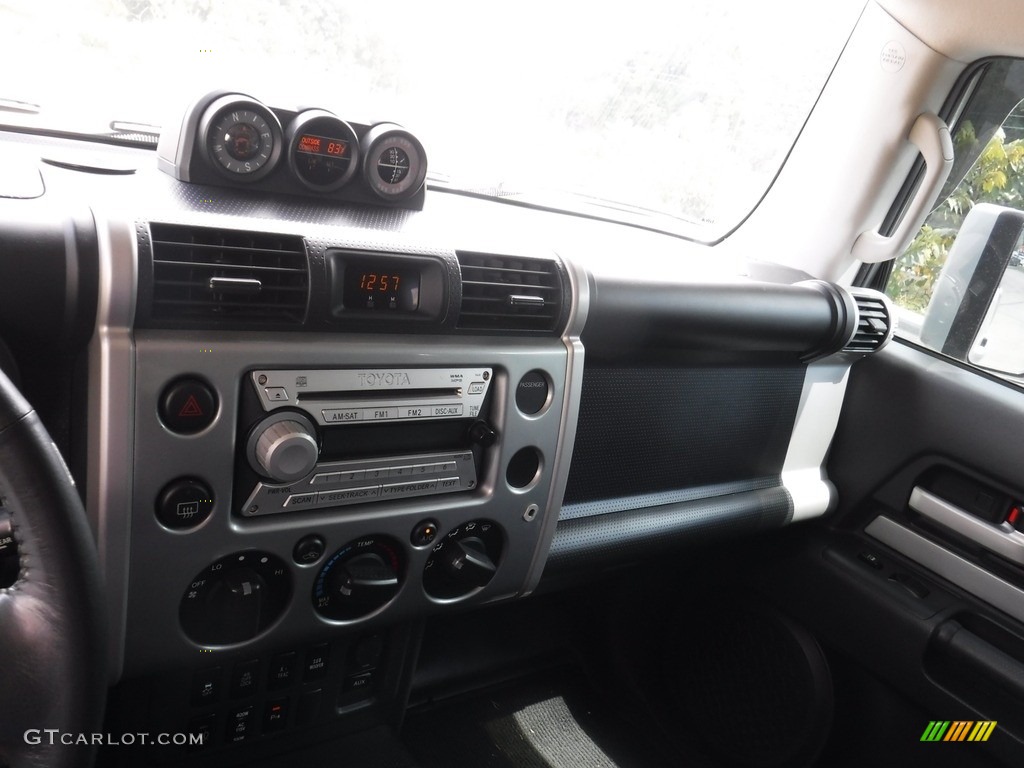2010 FJ Cruiser 4WD - Silver Fresco Metallic / Dark Charcoal photo #20