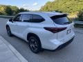 2022 Wind Chill Pearl Toyota Highlander XLE AWD  photo #2