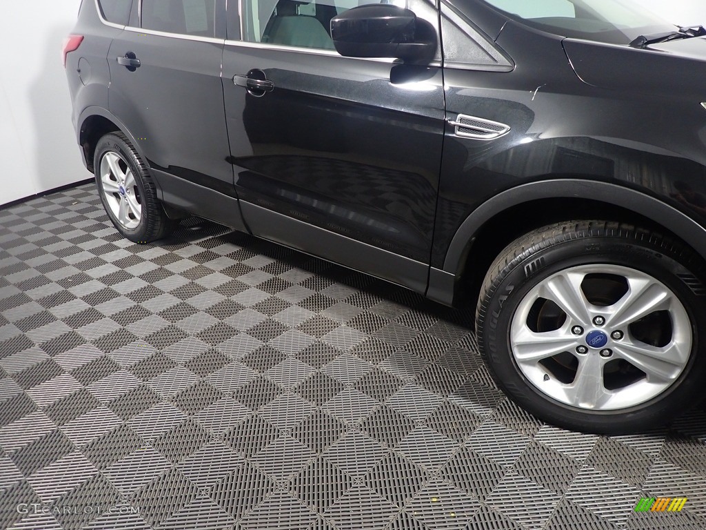 2013 Escape SE 2.0L EcoBoost 4WD - Tuxedo Black Metallic / Charcoal Black photo #5