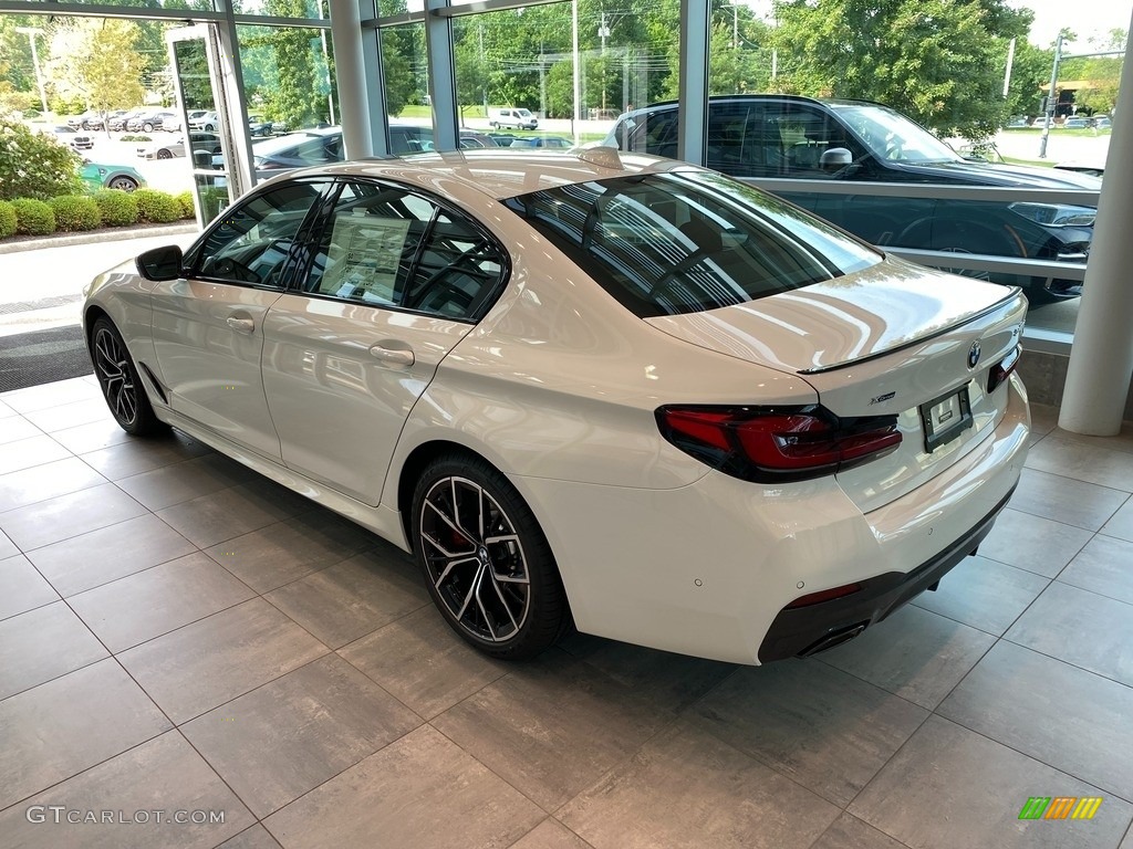 2023 5 Series 540i xDrive Sedan - Alpine White / Black photo #2
