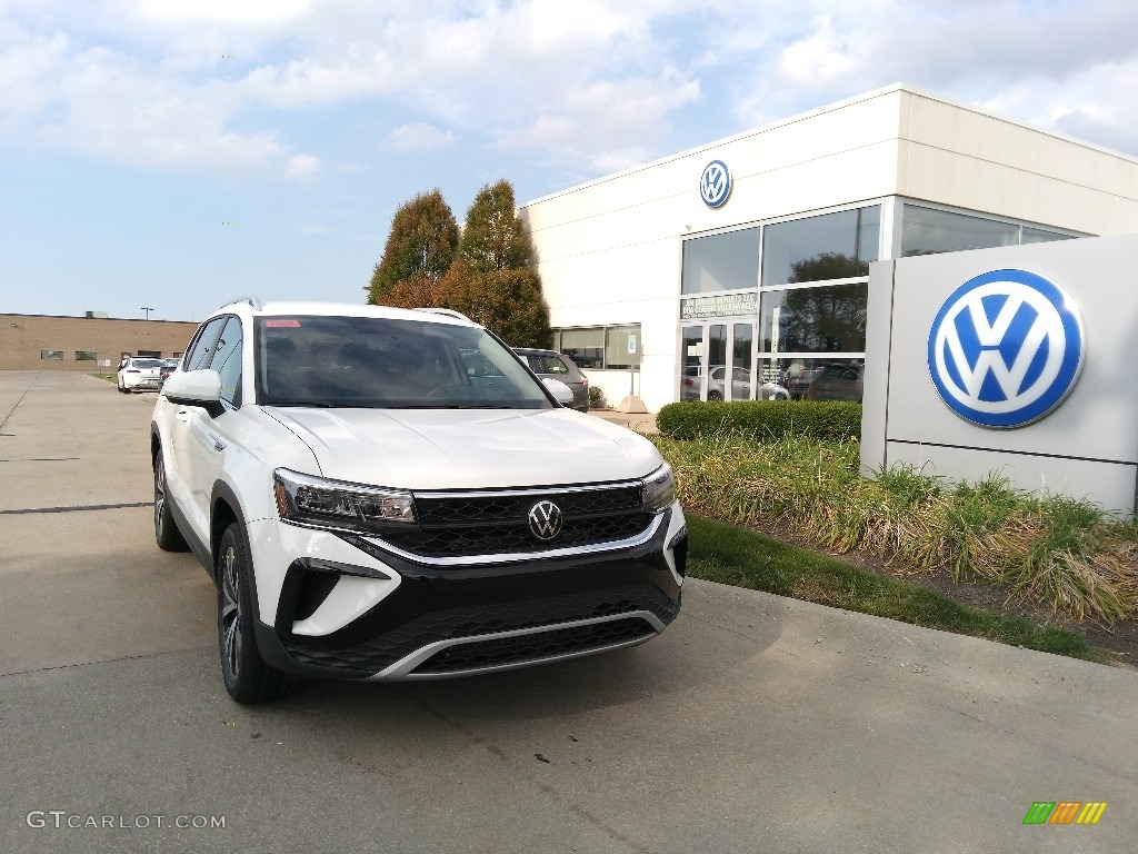 2022 Taos SE 4Motion - Pure White / Black photo #1