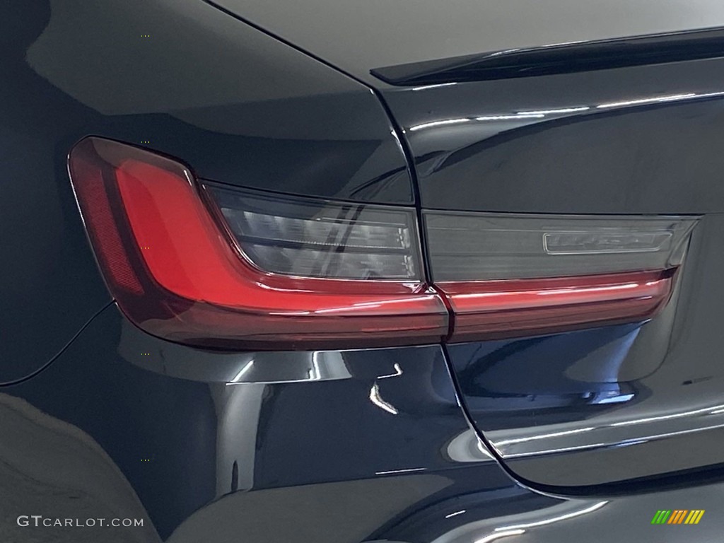 2022 M3 Competition Sedan - Black Sapphire Metallic / Fiona Red photo #8