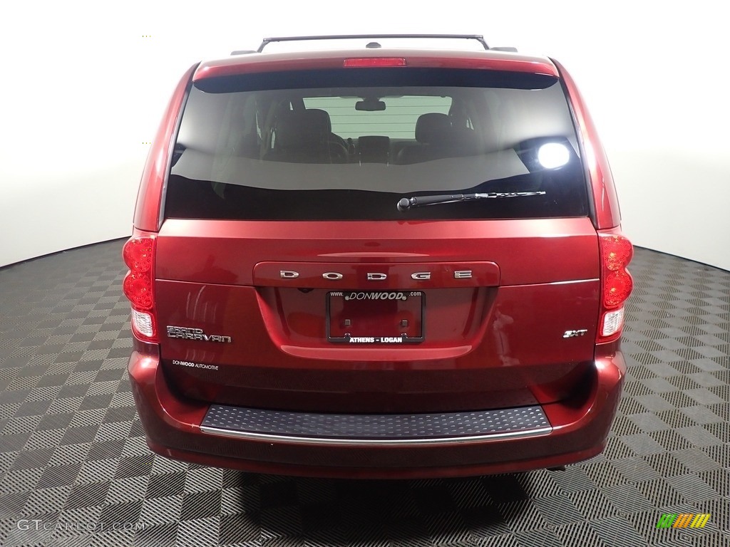 2020 Grand Caravan SXT - Octane Red Pearl / Black photo #13