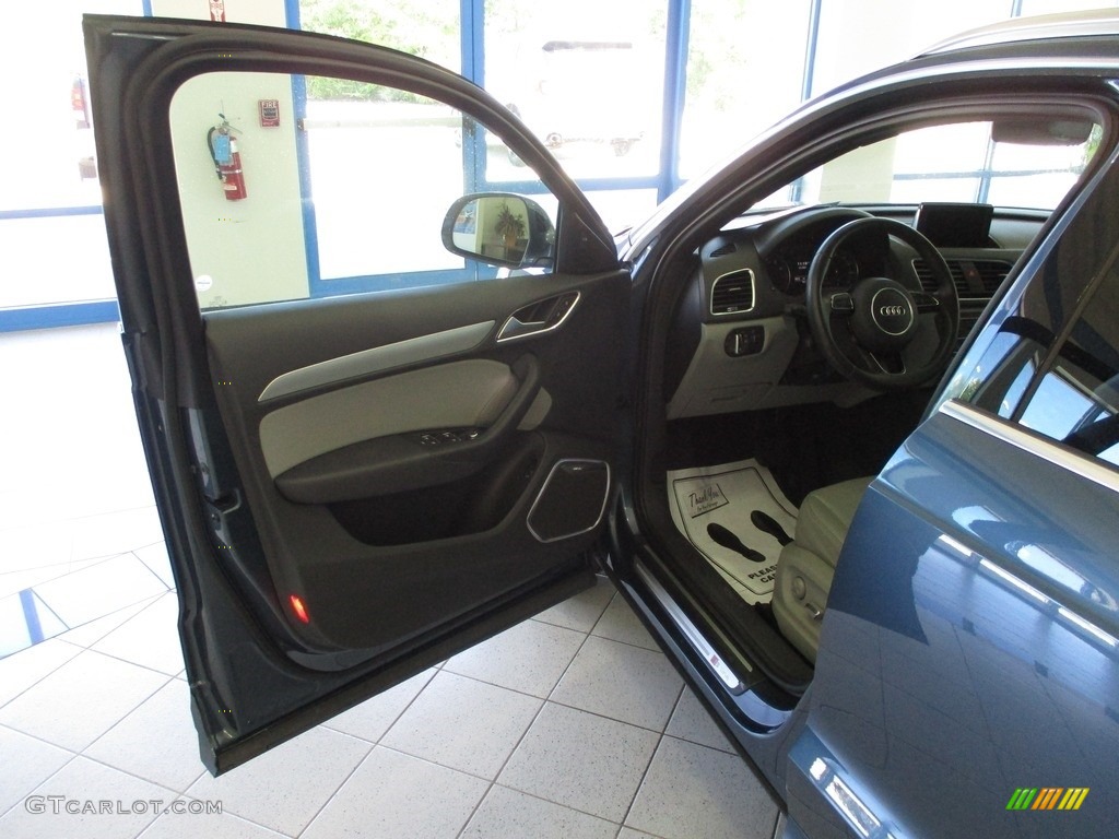2018 Q3 2.0 TFSI Premium Plus quattro - Daytona Gray Metallic / Black photo #27
