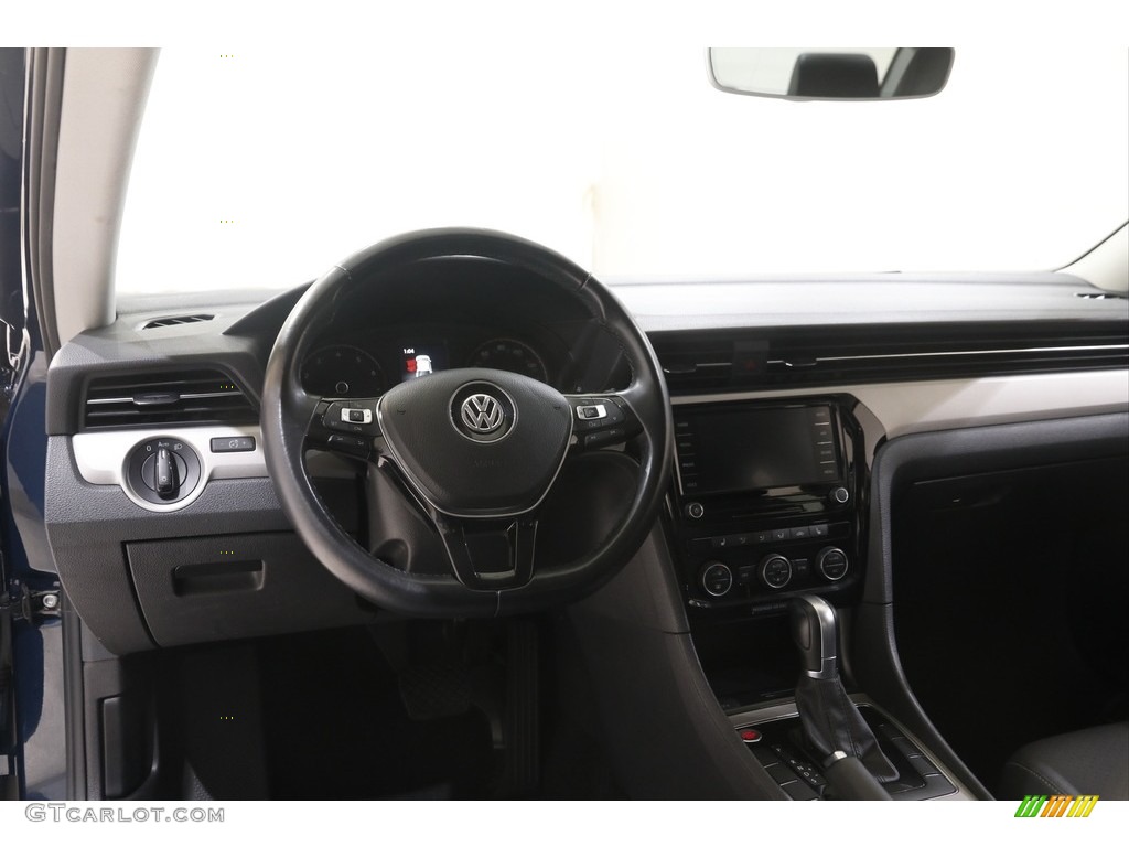 2020 Volkswagen Passat SE Titan Black Dashboard Photo #144838048