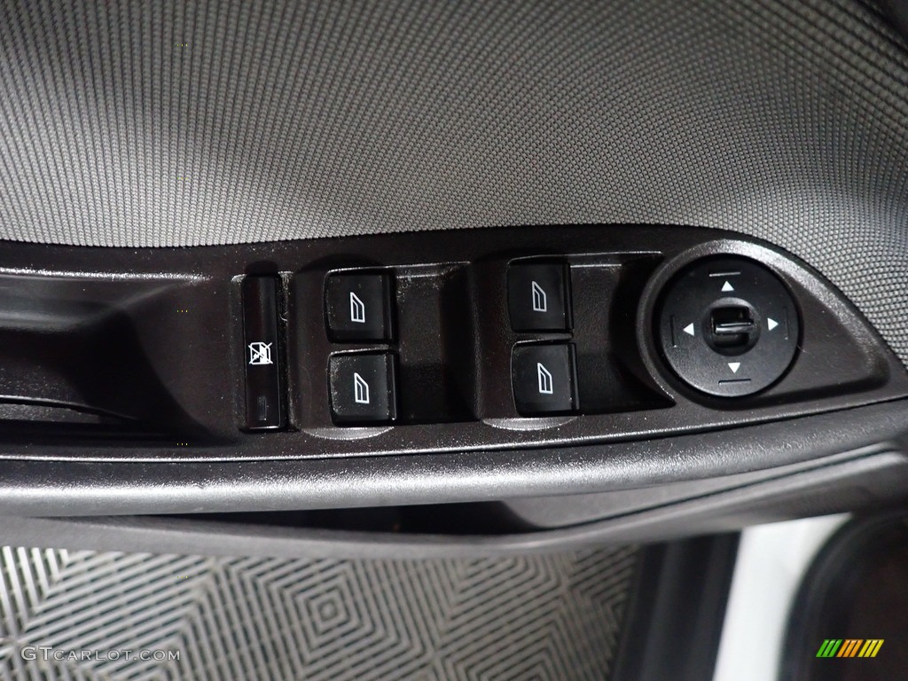 2014 Focus SE Sedan - Oxford White / Charcoal Black photo #19