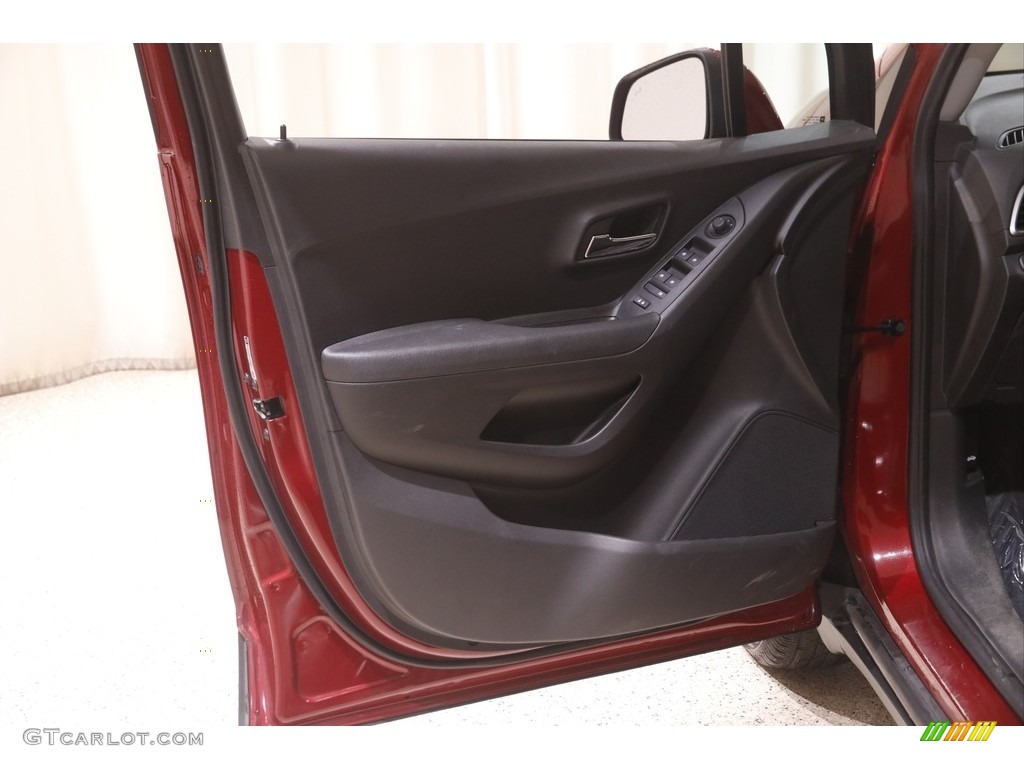 2019 Trax LT AWD - Cajun Red Tintcoat / Jet Black photo #4