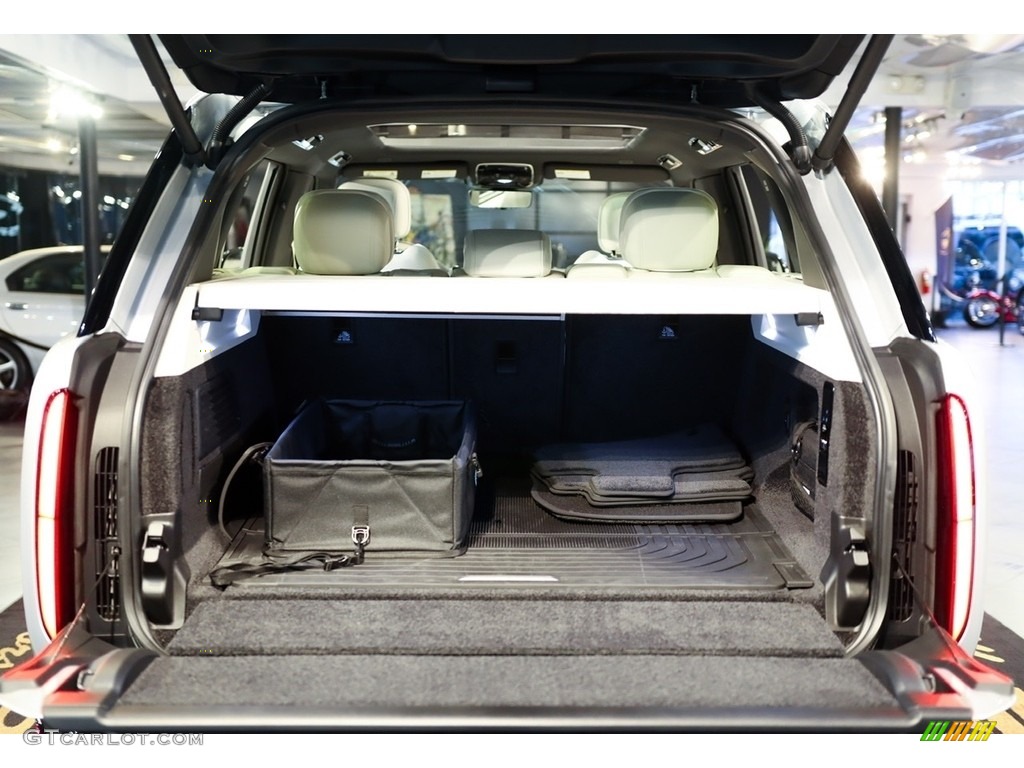 2023 Land Rover Range Rover P530 SE Trunk Photos