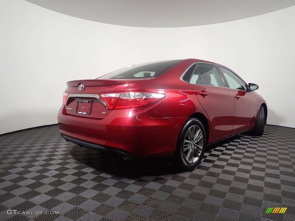 2015 Camry SE - Ruby Flare Pearl / Black photo #15