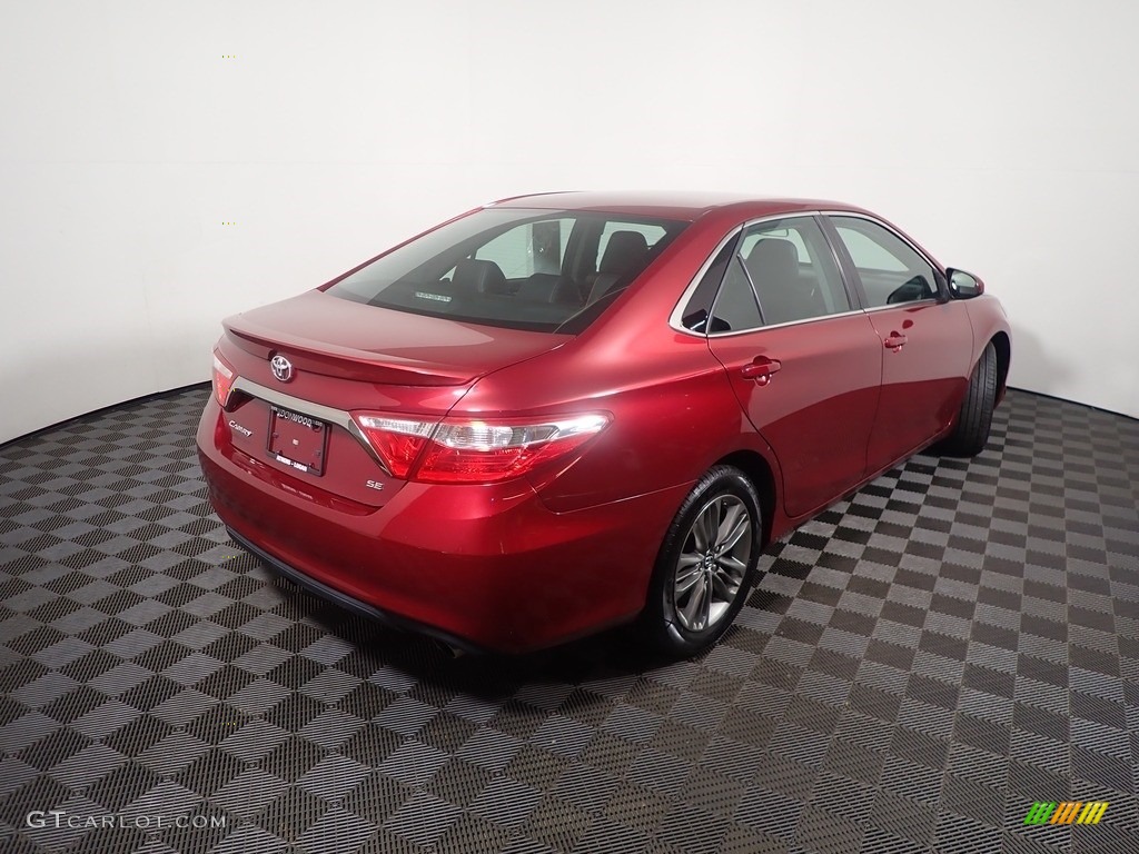 2015 Camry SE - Ruby Flare Pearl / Black photo #16