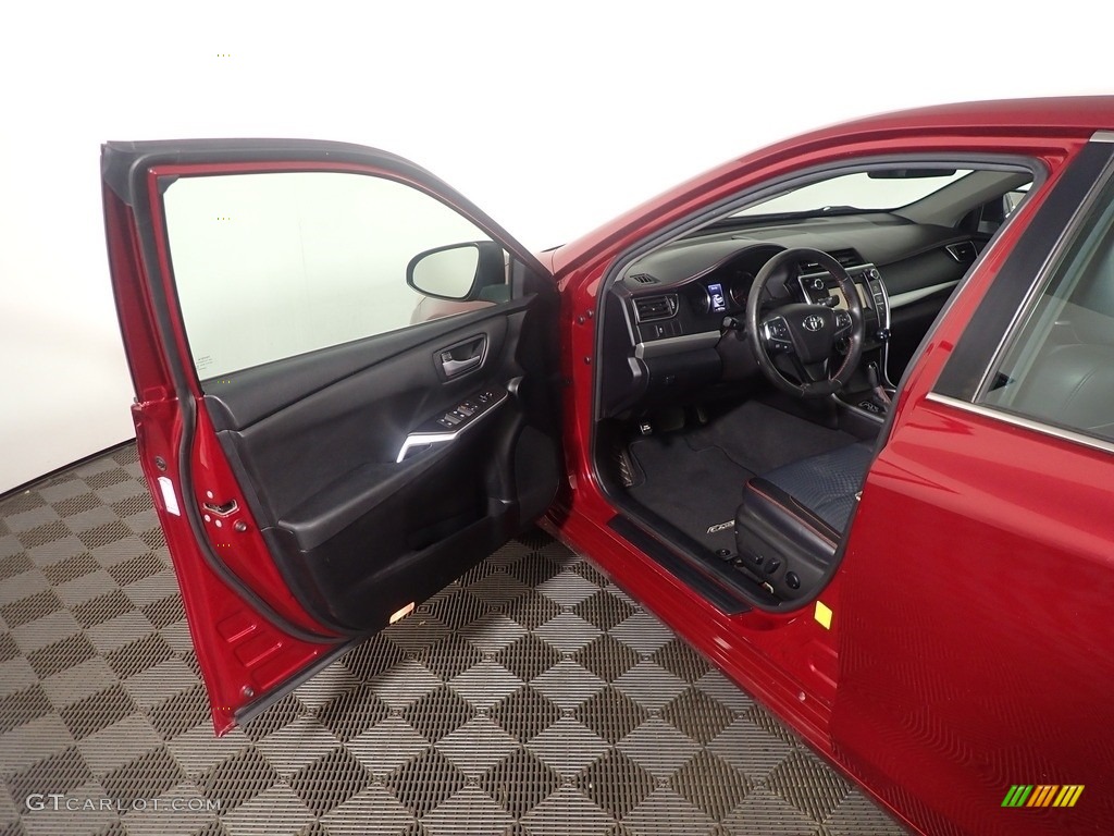 2015 Camry SE - Ruby Flare Pearl / Black photo #17